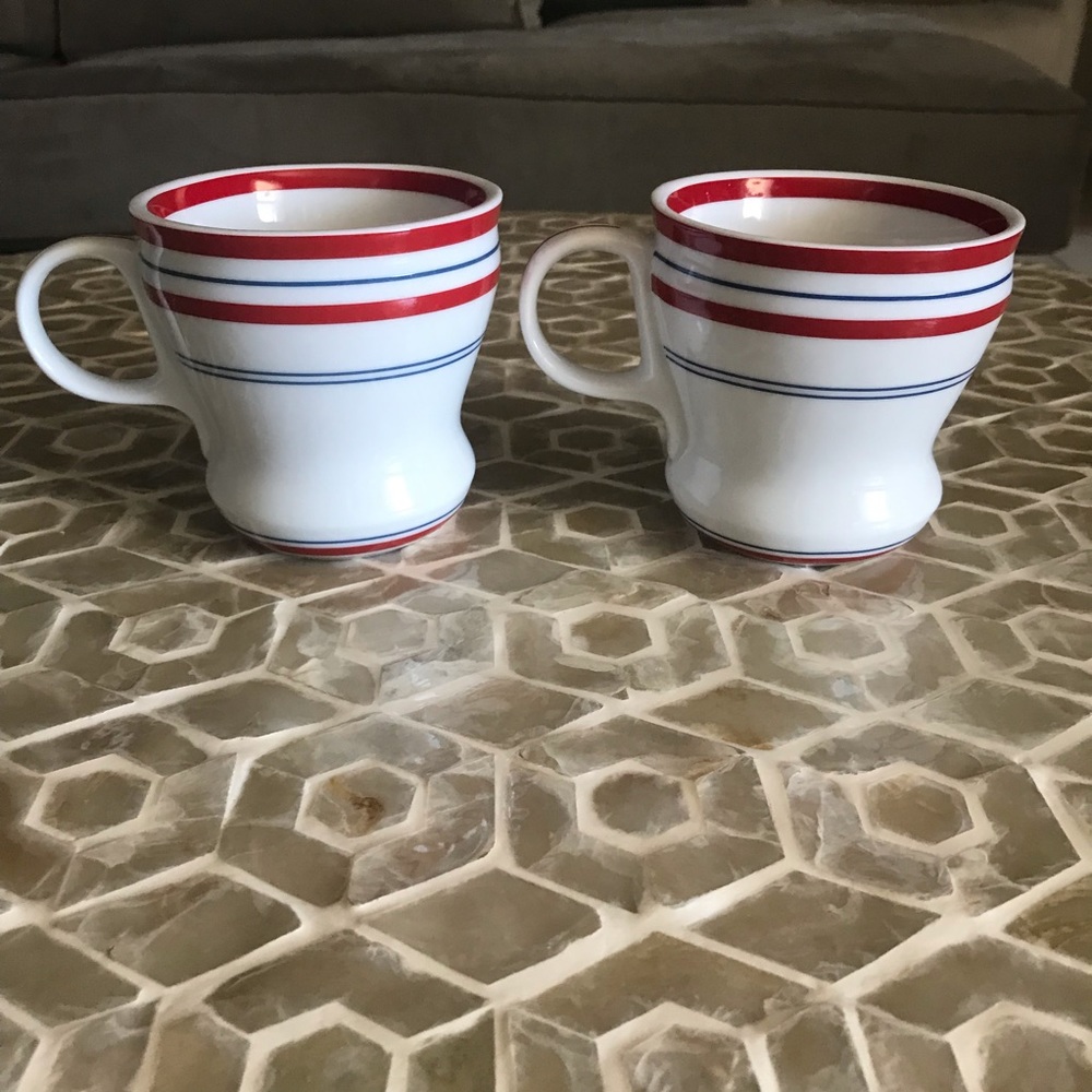 Starbucks set of 2 12 oz. matching coffee mugs - Picture 9 of 9